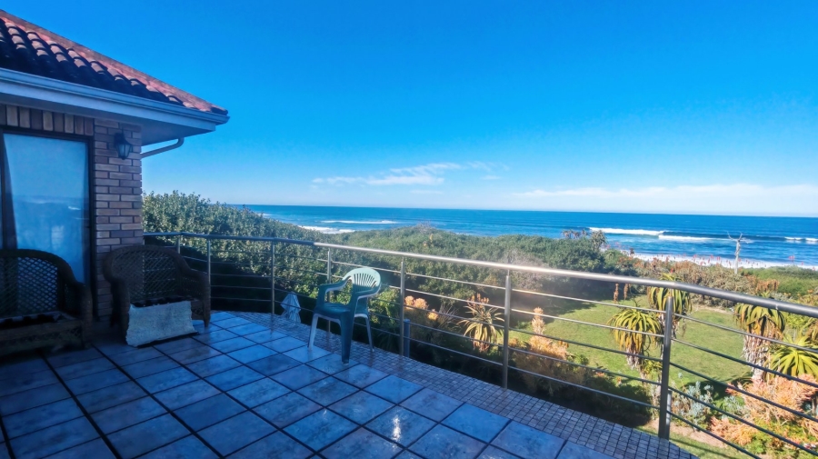 5 Bedroom Property for Sale in Outeniqua Strand Western Cape